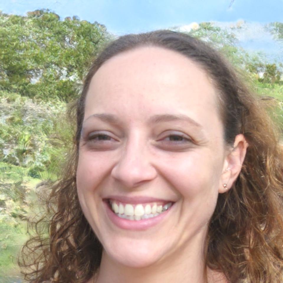 Мирейя Альварес — ведущий преподаватель